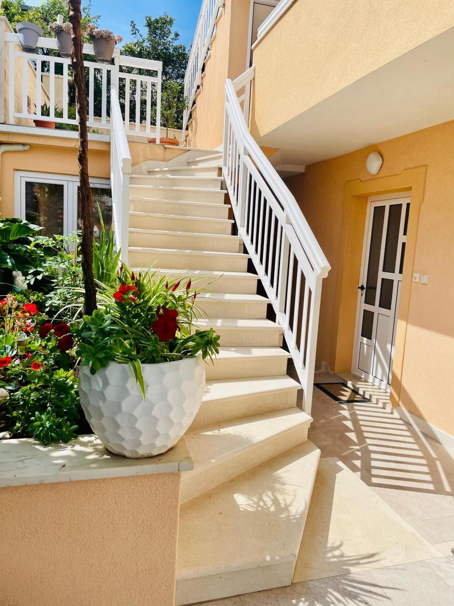 Apartments Sunny Elza Hvar Town Extérieur photo