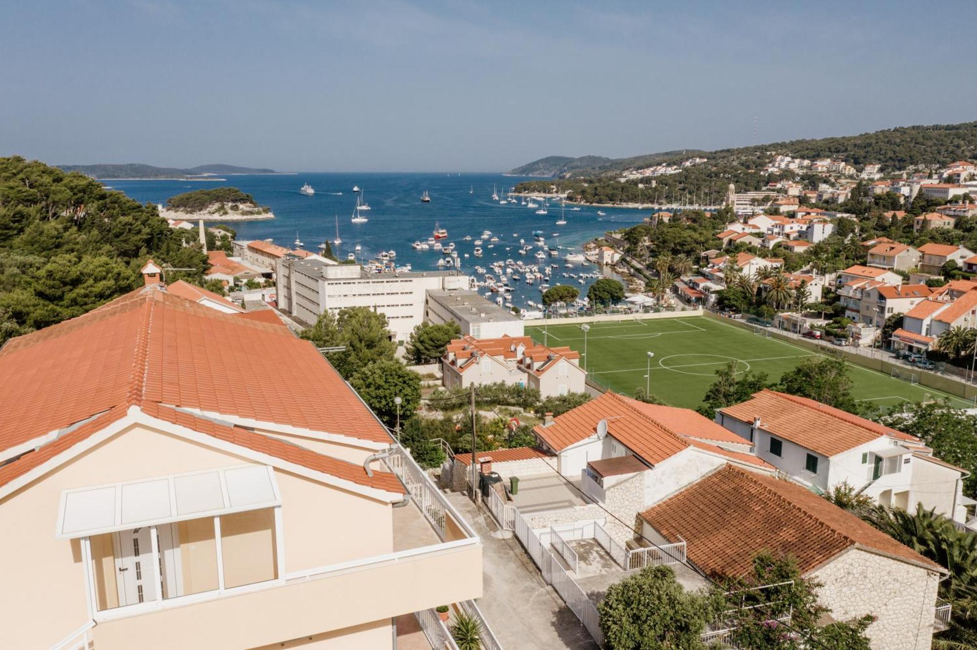 Apartments Sunny Elza Hvar Town Extérieur photo